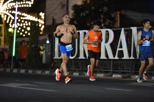 BIB: 2474, 4249, 245233
                            <button type="button" onclick="openModal(13728020)" class="btn btn-primary btn-sm float-right btn-popup" data-toggle="modal" data-target=".modal-high-quality">
                        <i class="fas fa-shopping-cart"></i> Add to Cart
                    </button>
                                            <button type="button" onclick="isThisMe(13728020, true)" class="btn btn-success btn-sm float-right btn-popup btn-isme hidden" data-toggle="tooltip" data-placement="bottom" title="นี่คือรูปของคุณใช่ไหม คลิกที่นี่เพื่อเอาเข้าอัลบั้ม">
                        <i class="fas fa-plus"></i> Add to album
                    </button>
                    <button type="button" onclick="isThisMe(13728020, false)" class="btn btn-warning btn-sm float-right btn-popup btn-isnotme hidden">
                        <i class="fas fa-ban"></i> Remove from album
                    </button>