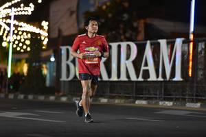 BIB: 25728, 
                            <button type="button" onclick="openModal(13726882)" class="btn btn-primary btn-sm float-right btn-popup" data-toggle="modal" data-target=".modal-high-quality">
                        <i class="fas fa-shopping-cart"></i> Add to Cart
                    </button>
                                            <button type="button" onclick="isThisMe(13726882, true)" class="btn btn-success btn-sm float-right btn-popup btn-isme hidden" data-toggle="tooltip" data-placement="bottom" title="นี่คือรูปของคุณใช่ไหม คลิกที่นี่เพื่อเอาเข้าอัลบั้ม">
                        <i class="fas fa-plus"></i> Add to album
                    </button>
                    <button type="button" onclick="isThisMe(13726882, false)" class="btn btn-warning btn-sm float-right btn-popup btn-isnotme hidden">
                        <i class="fas fa-ban"></i> Remove from album
                    </button>