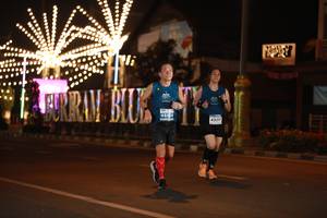 BIB: 450, 43217
                            <button type="button" onclick="openModal(15220318)" class="btn btn-primary btn-sm float-right btn-popup" data-toggle="modal" data-target=".modal-high-quality">
                        <i class="fas fa-shopping-cart"></i> Add to Cart
                    </button>
                                            <button type="button" onclick="isThisMe(15220318, true)" class="btn btn-success btn-sm float-right btn-popup btn-isme hidden" data-toggle="tooltip" data-placement="bottom" title="นี่คือรูปของคุณใช่ไหม คลิกที่นี่เพื่อเอาเข้าอัลบั้ม">
                        <i class="fas fa-plus"></i> Add to album
                    </button>
                    <button type="button" onclick="isThisMe(15220318, false)" class="btn btn-warning btn-sm float-right btn-popup btn-isnotme hidden">
                        <i class="fas fa-ban"></i> Remove from album
                    </button>