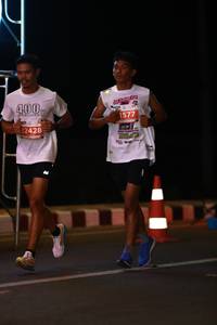 BIB: 400, 1577, 2428
                            <button type="button" onclick="openModal(13784884)" class="btn btn-primary btn-sm float-right btn-popup" data-toggle="modal" data-target=".modal-high-quality">
                        <i class="fas fa-shopping-cart"></i> Add to Cart
                    </button>
                                            <button type="button" onclick="isThisMe(13784884, true)" class="btn btn-success btn-sm float-right btn-popup btn-isme hidden" data-toggle="tooltip" data-placement="bottom" title="นี่คือรูปของคุณใช่ไหม คลิกที่นี่เพื่อเอาเข้าอัลบั้ม">
                        <i class="fas fa-plus"></i> Add to album
                    </button>
                    <button type="button" onclick="isThisMe(13784884, false)" class="btn btn-warning btn-sm float-right btn-popup btn-isnotme hidden">
                        <i class="fas fa-ban"></i> Remove from album
                    </button>