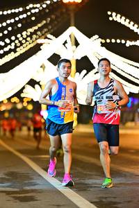 BIB: 255
                            <button type="button" onclick="openModal(15432111)" class="btn btn-primary btn-sm float-right btn-popup" data-toggle="modal" data-target=".modal-high-quality">
                        <i class="fas fa-shopping-cart"></i> Add to Cart
                    </button>
                                            <button type="button" onclick="isThisMe(15432111, true)" class="btn btn-success btn-sm float-right btn-popup btn-isme hidden" data-toggle="tooltip" data-placement="bottom" title="นี่คือรูปของคุณใช่ไหม คลิกที่นี่เพื่อเอาเข้าอัลบั้ม">
                        <i class="fas fa-plus"></i> Add to album
                    </button>
                    <button type="button" onclick="isThisMe(15432111, false)" class="btn btn-warning btn-sm float-right btn-popup btn-isnotme hidden">
                        <i class="fas fa-ban"></i> Remove from album
                    </button>