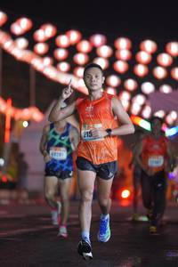 BIB: 215, 69201
                            <button type="button" onclick="openModal(16210612)" class="btn btn-primary btn-sm float-right btn-popup" data-toggle="modal" data-target=".modal-high-quality">
                        <i class="fas fa-shopping-cart"></i> Add to Cart
                    </button>
                                            <button type="button" onclick="isThisMe(16210612, true)" class="btn btn-success btn-sm float-right btn-popup btn-isme hidden" data-toggle="tooltip" data-placement="bottom" title="นี่คือรูปของคุณใช่ไหม คลิกที่นี่เพื่อเอาเข้าอัลบั้ม">
                        <i class="fas fa-plus"></i> Add to album
                    </button>
                    <button type="button" onclick="isThisMe(16210612, false)" class="btn btn-warning btn-sm float-right btn-popup btn-isnotme hidden">
                        <i class="fas fa-ban"></i> Remove from album
                    </button>