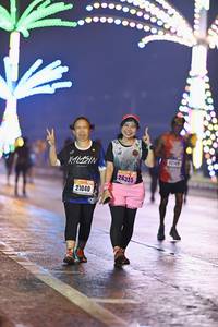 BIB: 4740, 26335, 21040
                            <button type="button" onclick="openModal(18027125)" class="btn btn-primary btn-sm float-right btn-popup" data-toggle="modal" data-target=".modal-high-quality">
                        <i class="fas fa-shopping-cart"></i> Add to Cart
                    </button>
                                            <button type="button" onclick="isThisMe(18027125, true)" class="btn btn-success btn-sm float-right btn-popup btn-isme hidden" data-toggle="tooltip" data-placement="bottom" title="นี่คือรูปของคุณใช่ไหม คลิกที่นี่เพื่อเอาเข้าอัลบั้ม">
                        <i class="fas fa-plus"></i> Add to album
                    </button>
                    <button type="button" onclick="isThisMe(18027125, false)" class="btn btn-warning btn-sm float-right btn-popup btn-isnotme hidden">
                        <i class="fas fa-ban"></i> Remove from album
                    </button>