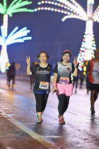 BIB: 4214, 26335, 21040
                            <button type="button" onclick="openModal(18027136)" class="btn btn-primary btn-sm float-right btn-popup" data-toggle="modal" data-target=".modal-high-quality">
                        <i class="fas fa-shopping-cart"></i> Add to Cart
                    </button>
                                            <button type="button" onclick="isThisMe(18027136, true)" class="btn btn-success btn-sm float-right btn-popup btn-isme hidden" data-toggle="tooltip" data-placement="bottom" title="นี่คือรูปของคุณใช่ไหม คลิกที่นี่เพื่อเอาเข้าอัลบั้ม">
                        <i class="fas fa-plus"></i> Add to album
                    </button>
                    <button type="button" onclick="isThisMe(18027136, false)" class="btn btn-warning btn-sm float-right btn-popup btn-isnotme hidden">
                        <i class="fas fa-ban"></i> Remove from album
                    </button>