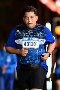 BIB: 100, 43130
                            <button type="button" onclick="openModal(18159818)" class="btn btn-primary btn-sm float-right btn-popup" data-toggle="modal" data-target=".modal-high-quality">
                        <i class="fas fa-shopping-cart"></i> Add to Cart
                    </button>
                                            <button type="button" onclick="isThisMe(18159818, true)" class="btn btn-success btn-sm float-right btn-popup btn-isme hidden" data-toggle="tooltip" data-placement="bottom" title="นี่คือรูปของคุณใช่ไหม คลิกที่นี่เพื่อเอาเข้าอัลบั้ม">
                        <i class="fas fa-plus"></i> Add to album
                    </button>
                    <button type="button" onclick="isThisMe(18159818, false)" class="btn btn-warning btn-sm float-right btn-popup btn-isnotme hidden">
                        <i class="fas fa-ban"></i> Remove from album
                    </button>