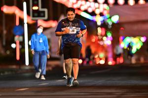 BIB: 130
                            <button type="button" onclick="openModal(16742354)" class="btn btn-primary btn-sm float-right btn-popup" data-toggle="modal" data-target=".modal-high-quality">
                        <i class="fas fa-shopping-cart"></i> Add to Cart
                    </button>
                                            <button type="button" onclick="isThisMe(16742354, true)" class="btn btn-success btn-sm float-right btn-popup btn-isme hidden" data-toggle="tooltip" data-placement="bottom" title="นี่คือรูปของคุณใช่ไหม คลิกที่นี่เพื่อเอาเข้าอัลบั้ม">
                        <i class="fas fa-plus"></i> Add to album
                    </button>
                    <button type="button" onclick="isThisMe(16742354, false)" class="btn btn-warning btn-sm float-right btn-popup btn-isnotme hidden">
                        <i class="fas fa-ban"></i> Remove from album
                    </button>