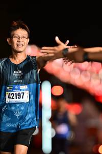 BIB: 2022, 42197
                            <button type="button" onclick="openModal(17050118)" class="btn btn-primary btn-sm float-right btn-popup" data-toggle="modal" data-target=".modal-high-quality">
                        <i class="fas fa-shopping-cart"></i> Add to Cart
                    </button>
                                            <button type="button" onclick="isThisMe(17050118, true)" class="btn btn-success btn-sm float-right btn-popup btn-isme hidden" data-toggle="tooltip" data-placement="bottom" title="นี่คือรูปของคุณใช่ไหม คลิกที่นี่เพื่อเอาเข้าอัลบั้ม">
                        <i class="fas fa-plus"></i> Add to album
                    </button>
                    <button type="button" onclick="isThisMe(17050118, false)" class="btn btn-warning btn-sm float-right btn-popup btn-isnotme hidden">
                        <i class="fas fa-ban"></i> Remove from album
                    </button>