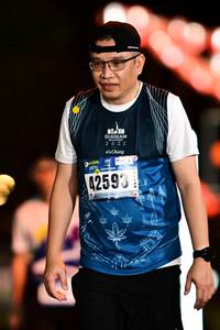 BIB: 2022, 42593
                            <button type="button" onclick="openModal(17928583)" class="btn btn-primary btn-sm float-right btn-popup" data-toggle="modal" data-target=".modal-high-quality">
                        <i class="fas fa-shopping-cart"></i> Add to Cart
                    </button>
                                            <button type="button" onclick="isThisMe(17928583, true)" class="btn btn-success btn-sm float-right btn-popup btn-isme hidden" data-toggle="tooltip" data-placement="bottom" title="นี่คือรูปของคุณใช่ไหม คลิกที่นี่เพื่อเอาเข้าอัลบั้ม">
                        <i class="fas fa-plus"></i> Add to album
                    </button>
                    <button type="button" onclick="isThisMe(17928583, false)" class="btn btn-warning btn-sm float-right btn-popup btn-isnotme hidden">
                        <i class="fas fa-ban"></i> Remove from album
                    </button>
