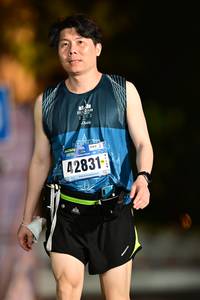 BIB: 2122, 42831
                            <button type="button" onclick="openModal(17077583)" class="btn btn-primary btn-sm float-right btn-popup" data-toggle="modal" data-target=".modal-high-quality">
                        <i class="fas fa-shopping-cart"></i> Add to Cart
                    </button>
                                            <button type="button" onclick="isThisMe(17077583, true)" class="btn btn-success btn-sm float-right btn-popup btn-isme hidden" data-toggle="tooltip" data-placement="bottom" title="นี่คือรูปของคุณใช่ไหม คลิกที่นี่เพื่อเอาเข้าอัลบั้ม">
                        <i class="fas fa-plus"></i> Add to album
                    </button>
                    <button type="button" onclick="isThisMe(17077583, false)" class="btn btn-warning btn-sm float-right btn-popup btn-isnotme hidden">
                        <i class="fas fa-ban"></i> Remove from album
                    </button>