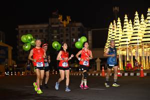 BIB: 830
                            <button type="button" onclick="openModal(16406327)" class="btn btn-primary btn-sm float-right btn-popup" data-toggle="modal" data-target=".modal-high-quality">
                        <i class="fas fa-shopping-cart"></i> Add to Cart
                    </button>
                                            <button type="button" onclick="isThisMe(16406327, true)" class="btn btn-success btn-sm float-right btn-popup btn-isme hidden" data-toggle="tooltip" data-placement="bottom" title="นี่คือรูปของคุณใช่ไหม คลิกที่นี่เพื่อเอาเข้าอัลบั้ม">
                        <i class="fas fa-plus"></i> Add to album
                    </button>
                    <button type="button" onclick="isThisMe(16406327, false)" class="btn btn-warning btn-sm float-right btn-popup btn-isnotme hidden">
                        <i class="fas fa-ban"></i> Remove from album
                    </button>