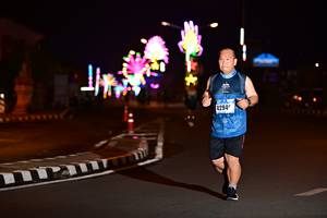 BIB: 4294
                            <button type="button" onclick="openModal(17291328)" class="btn btn-primary btn-sm float-right btn-popup" data-toggle="modal" data-target=".modal-high-quality">
                        <i class="fas fa-shopping-cart"></i> Add to Cart
                    </button>
                                            <button type="button" onclick="isThisMe(17291328, true)" class="btn btn-success btn-sm float-right btn-popup btn-isme hidden" data-toggle="tooltip" data-placement="bottom" title="นี่คือรูปของคุณใช่ไหม คลิกที่นี่เพื่อเอาเข้าอัลบั้ม">
                        <i class="fas fa-plus"></i> Add to album
                    </button>
                    <button type="button" onclick="isThisMe(17291328, false)" class="btn btn-warning btn-sm float-right btn-popup btn-isnotme hidden">
                        <i class="fas fa-ban"></i> Remove from album
                    </button>