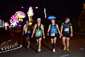 BIB: 413, 40098, 41255
                            <button type="button" onclick="openModal(17292515)" class="btn btn-primary btn-sm float-right btn-popup" data-toggle="modal" data-target=".modal-high-quality">
                        <i class="fas fa-shopping-cart"></i> Add to Cart
                    </button>
                                            <button type="button" onclick="isThisMe(17292515, true)" class="btn btn-success btn-sm float-right btn-popup btn-isme hidden" data-toggle="tooltip" data-placement="bottom" title="นี่คือรูปของคุณใช่ไหม คลิกที่นี่เพื่อเอาเข้าอัลบั้ม">
                        <i class="fas fa-plus"></i> Add to album
                    </button>
                    <button type="button" onclick="isThisMe(17292515, false)" class="btn btn-warning btn-sm float-right btn-popup btn-isnotme hidden">
                        <i class="fas fa-ban"></i> Remove from album
                    </button>