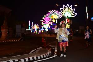 BIB: 402
                            <button type="button" onclick="openModal(17289783)" class="btn btn-primary btn-sm float-right btn-popup" data-toggle="modal" data-target=".modal-high-quality">
                        <i class="fas fa-shopping-cart"></i> Add to Cart
                    </button>
                                            <button type="button" onclick="isThisMe(17289783, true)" class="btn btn-success btn-sm float-right btn-popup btn-isme hidden" data-toggle="tooltip" data-placement="bottom" title="นี่คือรูปของคุณใช่ไหม คลิกที่นี่เพื่อเอาเข้าอัลบั้ม">
                        <i class="fas fa-plus"></i> Add to album
                    </button>
                    <button type="button" onclick="isThisMe(17289783, false)" class="btn btn-warning btn-sm float-right btn-popup btn-isnotme hidden">
                        <i class="fas fa-ban"></i> Remove from album
                    </button>