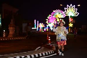 BIB: 6402
                            <button type="button" onclick="openModal(17289851)" class="btn btn-primary btn-sm float-right btn-popup" data-toggle="modal" data-target=".modal-high-quality">
                        <i class="fas fa-shopping-cart"></i> Add to Cart
                    </button>
                                            <button type="button" onclick="isThisMe(17289851, true)" class="btn btn-success btn-sm float-right btn-popup btn-isme hidden" data-toggle="tooltip" data-placement="bottom" title="นี่คือรูปของคุณใช่ไหม คลิกที่นี่เพื่อเอาเข้าอัลบั้ม">
                        <i class="fas fa-plus"></i> Add to album
                    </button>
                    <button type="button" onclick="isThisMe(17289851, false)" class="btn btn-warning btn-sm float-right btn-popup btn-isnotme hidden">
                        <i class="fas fa-ban"></i> Remove from album
                    </button>