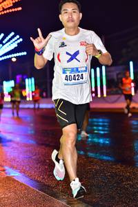 BIB: 40424
                            <button type="button" onclick="openModal(16516146)" class="btn btn-primary btn-sm float-right btn-popup" data-toggle="modal" data-target=".modal-high-quality">
                        <i class="fas fa-shopping-cart"></i> Add to Cart
                    </button>
                                            <button type="button" onclick="isThisMe(16516146, true)" class="btn btn-success btn-sm float-right btn-popup btn-isme hidden" data-toggle="tooltip" data-placement="bottom" title="นี่คือรูปของคุณใช่ไหม คลิกที่นี่เพื่อเอาเข้าอัลบั้ม">
                        <i class="fas fa-plus"></i> Add to album
                    </button>
                    <button type="button" onclick="isThisMe(16516146, false)" class="btn btn-warning btn-sm float-right btn-popup btn-isnotme hidden">
                        <i class="fas fa-ban"></i> Remove from album
                    </button>