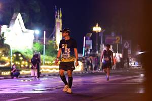 BIB: 40320
                            <button type="button" onclick="openModal(16733902)" class="btn btn-primary btn-sm float-right btn-popup" data-toggle="modal" data-target=".modal-high-quality">
                        <i class="fas fa-shopping-cart"></i> Add to Cart
                    </button>
                                            <button type="button" onclick="isThisMe(16733902, true)" class="btn btn-success btn-sm float-right btn-popup btn-isme hidden" data-toggle="tooltip" data-placement="bottom" title="นี่คือรูปของคุณใช่ไหม คลิกที่นี่เพื่อเอาเข้าอัลบั้ม">
                        <i class="fas fa-plus"></i> Add to album
                    </button>
                    <button type="button" onclick="isThisMe(16733902, false)" class="btn btn-warning btn-sm float-right btn-popup btn-isnotme hidden">
                        <i class="fas fa-ban"></i> Remove from album
                    </button>