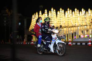 BIB: 
                            <button type="button" onclick="openModal(17256477)" class="btn btn-primary btn-sm float-right btn-popup" data-toggle="modal" data-target=".modal-high-quality">
                        <i class="fas fa-shopping-cart"></i> Add to Cart
                    </button>
                                            <button type="button" onclick="isThisMe(17256477, true)" class="btn btn-success btn-sm float-right btn-popup btn-isme hidden" data-toggle="tooltip" data-placement="bottom" title="นี่คือรูปของคุณใช่ไหม คลิกที่นี่เพื่อเอาเข้าอัลบั้ม">
                        <i class="fas fa-plus"></i> Add to album
                    </button>
                    <button type="button" onclick="isThisMe(17256477, false)" class="btn btn-warning btn-sm float-right btn-popup btn-isnotme hidden">
                        <i class="fas fa-ban"></i> Remove from album
                    </button>