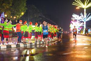 BIB: 4122
                            <button type="button" onclick="openModal(17053593)" class="btn btn-primary btn-sm float-right btn-popup" data-toggle="modal" data-target=".modal-high-quality">
                        <i class="fas fa-shopping-cart"></i> Add to Cart
                    </button>
                                            <button type="button" onclick="isThisMe(17053593, true)" class="btn btn-success btn-sm float-right btn-popup btn-isme hidden" data-toggle="tooltip" data-placement="bottom" title="นี่คือรูปของคุณใช่ไหม คลิกที่นี่เพื่อเอาเข้าอัลบั้ม">
                        <i class="fas fa-plus"></i> Add to album
                    </button>
                    <button type="button" onclick="isThisMe(17053593, false)" class="btn btn-warning btn-sm float-right btn-popup btn-isnotme hidden">
                        <i class="fas fa-ban"></i> Remove from album
                    </button>