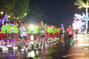 BIB: 42371, 0120
                            <button type="button" onclick="openModal(17056975)" class="btn btn-primary btn-sm float-right btn-popup" data-toggle="modal" data-target=".modal-high-quality">
                        <i class="fas fa-shopping-cart"></i> Add to Cart
                    </button>
                                            <button type="button" onclick="isThisMe(17056975, true)" class="btn btn-success btn-sm float-right btn-popup btn-isme hidden" data-toggle="tooltip" data-placement="bottom" title="นี่คือรูปของคุณใช่ไหม คลิกที่นี่เพื่อเอาเข้าอัลบั้ม">
                        <i class="fas fa-plus"></i> Add to album
                    </button>
                    <button type="button" onclick="isThisMe(17056975, false)" class="btn btn-warning btn-sm float-right btn-popup btn-isnotme hidden">
                        <i class="fas fa-ban"></i> Remove from album
                    </button>