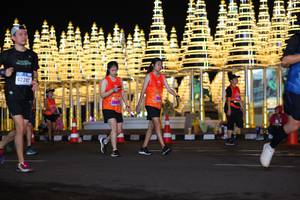 BIB: 4239
                            <button type="button" onclick="openModal(17106078)" class="btn btn-primary btn-sm float-right btn-popup" data-toggle="modal" data-target=".modal-high-quality">
                        <i class="fas fa-shopping-cart"></i> Add to Cart
                    </button>
                                            <button type="button" onclick="isThisMe(17106078, true)" class="btn btn-success btn-sm float-right btn-popup btn-isme hidden" data-toggle="tooltip" data-placement="bottom" title="นี่คือรูปของคุณใช่ไหม คลิกที่นี่เพื่อเอาเข้าอัลบั้ม">
                        <i class="fas fa-plus"></i> Add to album
                    </button>
                    <button type="button" onclick="isThisMe(17106078, false)" class="btn btn-warning btn-sm float-right btn-popup btn-isnotme hidden">
                        <i class="fas fa-ban"></i> Remove from album
                    </button>