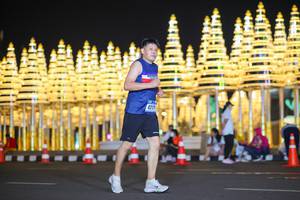 BIB: 4217
                            <button type="button" onclick="openModal(18184528)" class="btn btn-primary btn-sm float-right btn-popup" data-toggle="modal" data-target=".modal-high-quality">
                        <i class="fas fa-shopping-cart"></i> Add to Cart
                    </button>
                                            <button type="button" onclick="isThisMe(18184528, true)" class="btn btn-success btn-sm float-right btn-popup btn-isme hidden" data-toggle="tooltip" data-placement="bottom" title="นี่คือรูปของคุณใช่ไหม คลิกที่นี่เพื่อเอาเข้าอัลบั้ม">
                        <i class="fas fa-plus"></i> Add to album
                    </button>
                    <button type="button" onclick="isThisMe(18184528, false)" class="btn btn-warning btn-sm float-right btn-popup btn-isnotme hidden">
                        <i class="fas fa-ban"></i> Remove from album
                    </button>