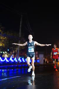 BIB: 40111
                            <button type="button" onclick="openModal(17112033)" class="btn btn-primary btn-sm float-right btn-popup" data-toggle="modal" data-target=".modal-high-quality">
                        <i class="fas fa-shopping-cart"></i> Add to Cart
                    </button>
                                            <button type="button" onclick="isThisMe(17112033, true)" class="btn btn-success btn-sm float-right btn-popup btn-isme hidden" data-toggle="tooltip" data-placement="bottom" title="นี่คือรูปของคุณใช่ไหม คลิกที่นี่เพื่อเอาเข้าอัลบั้ม">
                        <i class="fas fa-plus"></i> Add to album
                    </button>
                    <button type="button" onclick="isThisMe(17112033, false)" class="btn btn-warning btn-sm float-right btn-popup btn-isnotme hidden">
                        <i class="fas fa-ban"></i> Remove from album
                    </button>