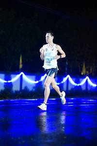 BIB: 40050
                            <button type="button" onclick="openModal(16505757)" class="btn btn-primary btn-sm float-right btn-popup" data-toggle="modal" data-target=".modal-high-quality">
                        <i class="fas fa-shopping-cart"></i> Add to Cart
                    </button>
                                            <button type="button" onclick="isThisMe(16505757, true)" class="btn btn-success btn-sm float-right btn-popup btn-isme hidden" data-toggle="tooltip" data-placement="bottom" title="นี่คือรูปของคุณใช่ไหม คลิกที่นี่เพื่อเอาเข้าอัลบั้ม">
                        <i class="fas fa-plus"></i> Add to album
                    </button>
                    <button type="button" onclick="isThisMe(16505757, false)" class="btn btn-warning btn-sm float-right btn-popup btn-isnotme hidden">
                        <i class="fas fa-ban"></i> Remove from album
                    </button>