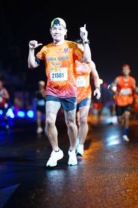 BIB: 21501, 313
                            <button type="button" onclick="openModal(16983794)" class="btn btn-primary btn-sm float-right btn-popup" data-toggle="modal" data-target=".modal-high-quality">
                        <i class="fas fa-shopping-cart"></i> Add to Cart
                    </button>
                                            <button type="button" onclick="isThisMe(16983794, true)" class="btn btn-success btn-sm float-right btn-popup btn-isme hidden" data-toggle="tooltip" data-placement="bottom" title="นี่คือรูปของคุณใช่ไหม คลิกที่นี่เพื่อเอาเข้าอัลบั้ม">
                        <i class="fas fa-plus"></i> Add to album
                    </button>
                    <button type="button" onclick="isThisMe(16983794, false)" class="btn btn-warning btn-sm float-right btn-popup btn-isnotme hidden">
                        <i class="fas fa-ban"></i> Remove from album
                    </button>