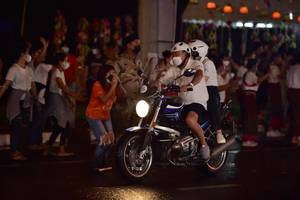 BIB: 
                            <button type="button" onclick="openModal(16291712)" class="btn btn-primary btn-sm float-right btn-popup" data-toggle="modal" data-target=".modal-high-quality">
                        <i class="fas fa-shopping-cart"></i> Add to Cart
                    </button>
                                            <button type="button" onclick="isThisMe(16291712, true)" class="btn btn-success btn-sm float-right btn-popup btn-isme hidden" data-toggle="tooltip" data-placement="bottom" title="นี่คือรูปของคุณใช่ไหม คลิกที่นี่เพื่อเอาเข้าอัลบั้ม">
                        <i class="fas fa-plus"></i> Add to album
                    </button>
                    <button type="button" onclick="isThisMe(16291712, false)" class="btn btn-warning btn-sm float-right btn-popup btn-isnotme hidden">
                        <i class="fas fa-ban"></i> Remove from album
                    </button>