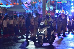 BIB: 
                            <button type="button" onclick="openModal(16295055)" class="btn btn-primary btn-sm float-right btn-popup" data-toggle="modal" data-target=".modal-high-quality">
                        <i class="fas fa-shopping-cart"></i> Add to Cart
                    </button>
                                            <button type="button" onclick="isThisMe(16295055, true)" class="btn btn-success btn-sm float-right btn-popup btn-isme hidden" data-toggle="tooltip" data-placement="bottom" title="นี่คือรูปของคุณใช่ไหม คลิกที่นี่เพื่อเอาเข้าอัลบั้ม">
                        <i class="fas fa-plus"></i> Add to album
                    </button>
                    <button type="button" onclick="isThisMe(16295055, false)" class="btn btn-warning btn-sm float-right btn-popup btn-isnotme hidden">
                        <i class="fas fa-ban"></i> Remove from album
                    </button>