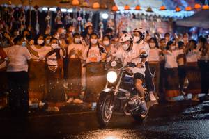 BIB: 
                            <button type="button" onclick="openModal(18151930)" class="btn btn-primary btn-sm float-right btn-popup" data-toggle="modal" data-target=".modal-high-quality">
                        <i class="fas fa-shopping-cart"></i> Add to Cart
                    </button>
                                            <button type="button" onclick="isThisMe(18151930, true)" class="btn btn-success btn-sm float-right btn-popup btn-isme hidden" data-toggle="tooltip" data-placement="bottom" title="นี่คือรูปของคุณใช่ไหม คลิกที่นี่เพื่อเอาเข้าอัลบั้ม">
                        <i class="fas fa-plus"></i> Add to album
                    </button>
                    <button type="button" onclick="isThisMe(18151930, false)" class="btn btn-warning btn-sm float-right btn-popup btn-isnotme hidden">
                        <i class="fas fa-ban"></i> Remove from album
                    </button>