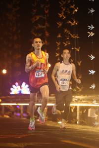 BIB: 42572, 40171
                            <button type="button" onclick="openModal(16112316)" class="btn btn-primary btn-sm float-right btn-popup" data-toggle="modal" data-target=".modal-high-quality">
                        <i class="fas fa-shopping-cart"></i> Add to Cart
                    </button>
                                            <button type="button" onclick="isThisMe(16112316, true)" class="btn btn-success btn-sm float-right btn-popup btn-isme hidden" data-toggle="tooltip" data-placement="bottom" title="นี่คือรูปของคุณใช่ไหม คลิกที่นี่เพื่อเอาเข้าอัลบั้ม">
                        <i class="fas fa-plus"></i> Add to album
                    </button>
                    <button type="button" onclick="isThisMe(16112316, false)" class="btn btn-warning btn-sm float-right btn-popup btn-isnotme hidden">
                        <i class="fas fa-ban"></i> Remove from album
                    </button>