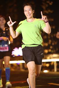 BIB: 4570
                            <button type="button" onclick="openModal(16161105)" class="btn btn-primary btn-sm float-right btn-popup" data-toggle="modal" data-target=".modal-high-quality">
                        <i class="fas fa-shopping-cart"></i> Add to Cart
                    </button>
                                            <button type="button" onclick="isThisMe(16161105, true)" class="btn btn-success btn-sm float-right btn-popup btn-isme hidden" data-toggle="tooltip" data-placement="bottom" title="นี่คือรูปของคุณใช่ไหม คลิกที่นี่เพื่อเอาเข้าอัลบั้ม">
                        <i class="fas fa-plus"></i> Add to album
                    </button>
                    <button type="button" onclick="isThisMe(16161105, false)" class="btn btn-warning btn-sm float-right btn-popup btn-isnotme hidden">
                        <i class="fas fa-ban"></i> Remove from album
                    </button>