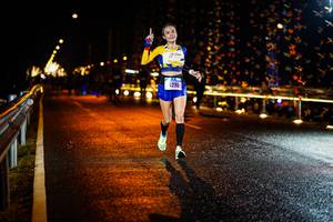 BIB: 1295
                            <button type="button" onclick="openModal(17920041)" class="btn btn-primary btn-sm float-right btn-popup" data-toggle="modal" data-target=".modal-high-quality">
                        <i class="fas fa-shopping-cart"></i> Add to Cart
                    </button>
                                            <button type="button" onclick="isThisMe(17920041, true)" class="btn btn-success btn-sm float-right btn-popup btn-isme hidden" data-toggle="tooltip" data-placement="bottom" title="นี่คือรูปของคุณใช่ไหม คลิกที่นี่เพื่อเอาเข้าอัลบั้ม">
                        <i class="fas fa-plus"></i> Add to album
                    </button>
                    <button type="button" onclick="isThisMe(17920041, false)" class="btn btn-warning btn-sm float-right btn-popup btn-isnotme hidden">
                        <i class="fas fa-ban"></i> Remove from album
                    </button>