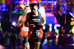 BIB: 2108, 052
                            <button type="button" onclick="openModal(16136611)" class="btn btn-primary btn-sm float-right btn-popup" data-toggle="modal" data-target=".modal-high-quality">
                        <i class="fas fa-shopping-cart"></i> Add to Cart
                    </button>
                                            <button type="button" onclick="isThisMe(16136611, true)" class="btn btn-success btn-sm float-right btn-popup btn-isme hidden" data-toggle="tooltip" data-placement="bottom" title="นี่คือรูปของคุณใช่ไหม คลิกที่นี่เพื่อเอาเข้าอัลบั้ม">
                        <i class="fas fa-plus"></i> Add to album
                    </button>
                    <button type="button" onclick="isThisMe(16136611, false)" class="btn btn-warning btn-sm float-right btn-popup btn-isnotme hidden">
                        <i class="fas fa-ban"></i> Remove from album
                    </button>