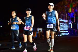 BIB: 40633, 40210, 055
                            <button type="button" onclick="openModal(17004273)" class="btn btn-primary btn-sm float-right btn-popup" data-toggle="modal" data-target=".modal-high-quality">
                        <i class="fas fa-shopping-cart"></i> Add to Cart
                    </button>
                                            <button type="button" onclick="isThisMe(17004273, true)" class="btn btn-success btn-sm float-right btn-popup btn-isme hidden" data-toggle="tooltip" data-placement="bottom" title="นี่คือรูปของคุณใช่ไหม คลิกที่นี่เพื่อเอาเข้าอัลบั้ม">
                        <i class="fas fa-plus"></i> Add to album
                    </button>
                    <button type="button" onclick="isThisMe(17004273, false)" class="btn btn-warning btn-sm float-right btn-popup btn-isnotme hidden">
                        <i class="fas fa-ban"></i> Remove from album
                    </button>