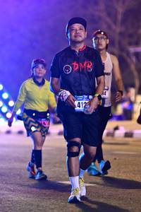 BIB: 412
                            <button type="button" onclick="openModal(17102258)" class="btn btn-primary btn-sm float-right btn-popup" data-toggle="modal" data-target=".modal-high-quality">
                        <i class="fas fa-shopping-cart"></i> Add to Cart
                    </button>
                                            <button type="button" onclick="isThisMe(17102258, true)" class="btn btn-success btn-sm float-right btn-popup btn-isme hidden" data-toggle="tooltip" data-placement="bottom" title="นี่คือรูปของคุณใช่ไหม คลิกที่นี่เพื่อเอาเข้าอัลบั้ม">
                        <i class="fas fa-plus"></i> Add to album
                    </button>
                    <button type="button" onclick="isThisMe(17102258, false)" class="btn btn-warning btn-sm float-right btn-popup btn-isnotme hidden">
                        <i class="fas fa-ban"></i> Remove from album
                    </button>