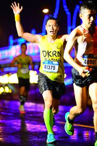 BIB: 40901, 41375
                            <button type="button" onclick="openModal(16600203)" class="btn btn-primary btn-sm float-right btn-popup" data-toggle="modal" data-target=".modal-high-quality">
                        <i class="fas fa-shopping-cart"></i> Add to Cart
                    </button>
                                            <button type="button" onclick="isThisMe(16600203, true)" class="btn btn-success btn-sm float-right btn-popup btn-isme hidden" data-toggle="tooltip" data-placement="bottom" title="นี่คือรูปของคุณใช่ไหม คลิกที่นี่เพื่อเอาเข้าอัลบั้ม">
                        <i class="fas fa-plus"></i> Add to album
                    </button>
                    <button type="button" onclick="isThisMe(16600203, false)" class="btn btn-warning btn-sm float-right btn-popup btn-isnotme hidden">
                        <i class="fas fa-ban"></i> Remove from album
                    </button>