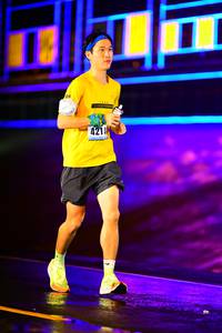 BIB: 421
                            <button type="button" onclick="openModal(16531045)" class="btn btn-primary btn-sm float-right btn-popup" data-toggle="modal" data-target=".modal-high-quality">
                        <i class="fas fa-shopping-cart"></i> Add to Cart
                    </button>
                                            <button type="button" onclick="isThisMe(16531045, true)" class="btn btn-success btn-sm float-right btn-popup btn-isme hidden" data-toggle="tooltip" data-placement="bottom" title="นี่คือรูปของคุณใช่ไหม คลิกที่นี่เพื่อเอาเข้าอัลบั้ม">
                        <i class="fas fa-plus"></i> Add to album
                    </button>
                    <button type="button" onclick="isThisMe(16531045, false)" class="btn btn-warning btn-sm float-right btn-popup btn-isnotme hidden">
                        <i class="fas fa-ban"></i> Remove from album
                    </button>