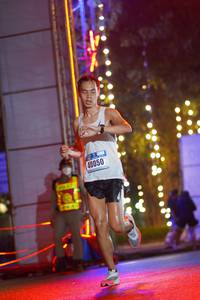 BIB: 40050
                            <button type="button" onclick="openModal(16787524)" class="btn btn-primary btn-sm float-right btn-popup" data-toggle="modal" data-target=".modal-high-quality">
                        <i class="fas fa-shopping-cart"></i> Add to Cart
                    </button>
                                            <button type="button" onclick="isThisMe(16787524, true)" class="btn btn-success btn-sm float-right btn-popup btn-isme hidden" data-toggle="tooltip" data-placement="bottom" title="นี่คือรูปของคุณใช่ไหม คลิกที่นี่เพื่อเอาเข้าอัลบั้ม">
                        <i class="fas fa-plus"></i> Add to album
                    </button>
                    <button type="button" onclick="isThisMe(16787524, false)" class="btn btn-warning btn-sm float-right btn-popup btn-isnotme hidden">
                        <i class="fas fa-ban"></i> Remove from album
                    </button>