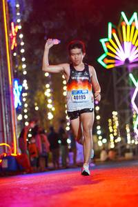 BIB: 40195
                            <button type="button" onclick="openModal(16876728)" class="btn btn-primary btn-sm float-right btn-popup" data-toggle="modal" data-target=".modal-high-quality">
                        <i class="fas fa-shopping-cart"></i> Add to Cart
                    </button>
                                            <button type="button" onclick="isThisMe(16876728, true)" class="btn btn-success btn-sm float-right btn-popup btn-isme hidden" data-toggle="tooltip" data-placement="bottom" title="นี่คือรูปของคุณใช่ไหม คลิกที่นี่เพื่อเอาเข้าอัลบั้ม">
                        <i class="fas fa-plus"></i> Add to album
                    </button>
                    <button type="button" onclick="isThisMe(16876728, false)" class="btn btn-warning btn-sm float-right btn-popup btn-isnotme hidden">
                        <i class="fas fa-ban"></i> Remove from album
                    </button>