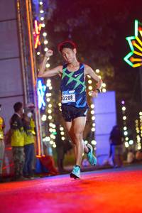 BIB: 10208
                            <button type="button" onclick="openModal(16857367)" class="btn btn-primary btn-sm float-right btn-popup" data-toggle="modal" data-target=".modal-high-quality">
                        <i class="fas fa-shopping-cart"></i> Add to Cart
                    </button>
                                            <button type="button" onclick="isThisMe(16857367, true)" class="btn btn-success btn-sm float-right btn-popup btn-isme hidden" data-toggle="tooltip" data-placement="bottom" title="นี่คือรูปของคุณใช่ไหม คลิกที่นี่เพื่อเอาเข้าอัลบั้ม">
                        <i class="fas fa-plus"></i> Add to album
                    </button>
                    <button type="button" onclick="isThisMe(16857367, false)" class="btn btn-warning btn-sm float-right btn-popup btn-isnotme hidden">
                        <i class="fas fa-ban"></i> Remove from album
                    </button>