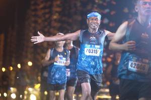 BIB: 0315, 42006, 066
                            <button type="button" onclick="openModal(16772894)" class="btn btn-primary btn-sm float-right btn-popup" data-toggle="modal" data-target=".modal-high-quality">
                        <i class="fas fa-shopping-cart"></i> Add to Cart
                    </button>
                                            <button type="button" onclick="isThisMe(16772894, true)" class="btn btn-success btn-sm float-right btn-popup btn-isme hidden" data-toggle="tooltip" data-placement="bottom" title="นี่คือรูปของคุณใช่ไหม คลิกที่นี่เพื่อเอาเข้าอัลบั้ม">
                        <i class="fas fa-plus"></i> Add to album
                    </button>
                    <button type="button" onclick="isThisMe(16772894, false)" class="btn btn-warning btn-sm float-right btn-popup btn-isnotme hidden">
                        <i class="fas fa-ban"></i> Remove from album
                    </button>