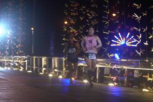 BIB: 4017, 40122
                            <button type="button" onclick="openModal(16103167)" class="btn btn-primary btn-sm float-right btn-popup" data-toggle="modal" data-target=".modal-high-quality">
                        <i class="fas fa-shopping-cart"></i> Add to Cart
                    </button>
                                            <button type="button" onclick="isThisMe(16103167, true)" class="btn btn-success btn-sm float-right btn-popup btn-isme hidden" data-toggle="tooltip" data-placement="bottom" title="นี่คือรูปของคุณใช่ไหม คลิกที่นี่เพื่อเอาเข้าอัลบั้ม">
                        <i class="fas fa-plus"></i> Add to album
                    </button>
                    <button type="button" onclick="isThisMe(16103167, false)" class="btn btn-warning btn-sm float-right btn-popup btn-isnotme hidden">
                        <i class="fas fa-ban"></i> Remove from album
                    </button>