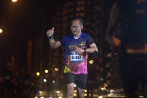 BIB: 406
                            <button type="button" onclick="openModal(16975546)" class="btn btn-primary btn-sm float-right btn-popup" data-toggle="modal" data-target=".modal-high-quality">
                        <i class="fas fa-shopping-cart"></i> Add to Cart
                    </button>
                                            <button type="button" onclick="isThisMe(16975546, true)" class="btn btn-success btn-sm float-right btn-popup btn-isme hidden" data-toggle="tooltip" data-placement="bottom" title="นี่คือรูปของคุณใช่ไหม คลิกที่นี่เพื่อเอาเข้าอัลบั้ม">
                        <i class="fas fa-plus"></i> Add to album
                    </button>
                    <button type="button" onclick="isThisMe(16975546, false)" class="btn btn-warning btn-sm float-right btn-popup btn-isnotme hidden">
                        <i class="fas fa-ban"></i> Remove from album
                    </button>