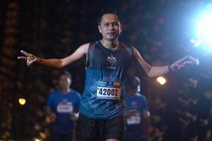 BIB: 42002
                            <button type="button" onclick="openModal(17013962)" class="btn btn-primary btn-sm float-right btn-popup" data-toggle="modal" data-target=".modal-high-quality">
                        <i class="fas fa-shopping-cart"></i> Add to Cart
                    </button>
                                            <button type="button" onclick="isThisMe(17013962, true)" class="btn btn-success btn-sm float-right btn-popup btn-isme hidden" data-toggle="tooltip" data-placement="bottom" title="นี่คือรูปของคุณใช่ไหม คลิกที่นี่เพื่อเอาเข้าอัลบั้ม">
                        <i class="fas fa-plus"></i> Add to album
                    </button>
                    <button type="button" onclick="isThisMe(17013962, false)" class="btn btn-warning btn-sm float-right btn-popup btn-isnotme hidden">
                        <i class="fas fa-ban"></i> Remove from album
                    </button>