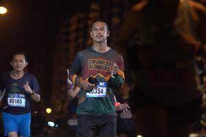 BIB: 0354, 40185
                            <button type="button" onclick="openModal(16975068)" class="btn btn-primary btn-sm float-right btn-popup" data-toggle="modal" data-target=".modal-high-quality">
                        <i class="fas fa-shopping-cart"></i> Add to Cart
                    </button>
                                            <button type="button" onclick="isThisMe(16975068, true)" class="btn btn-success btn-sm float-right btn-popup btn-isme hidden" data-toggle="tooltip" data-placement="bottom" title="นี่คือรูปของคุณใช่ไหม คลิกที่นี่เพื่อเอาเข้าอัลบั้ม">
                        <i class="fas fa-plus"></i> Add to album
                    </button>
                    <button type="button" onclick="isThisMe(16975068, false)" class="btn btn-warning btn-sm float-right btn-popup btn-isnotme hidden">
                        <i class="fas fa-ban"></i> Remove from album
                    </button>