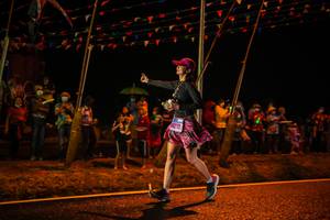 BIB: 4232
                            <button type="button" onclick="openModal(17863488)" class="btn btn-primary btn-sm float-right btn-popup" data-toggle="modal" data-target=".modal-high-quality">
                        <i class="fas fa-shopping-cart"></i> Add to Cart
                    </button>
                                            <button type="button" onclick="isThisMe(17863488, true)" class="btn btn-success btn-sm float-right btn-popup btn-isme hidden" data-toggle="tooltip" data-placement="bottom" title="นี่คือรูปของคุณใช่ไหม คลิกที่นี่เพื่อเอาเข้าอัลบั้ม">
                        <i class="fas fa-plus"></i> Add to album
                    </button>
                    <button type="button" onclick="isThisMe(17863488, false)" class="btn btn-warning btn-sm float-right btn-popup btn-isnotme hidden">
                        <i class="fas fa-ban"></i> Remove from album
                    </button>