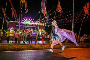 BIB: 202
                            <button type="button" onclick="openModal(17857088)" class="btn btn-primary btn-sm float-right btn-popup" data-toggle="modal" data-target=".modal-high-quality">
                        <i class="fas fa-shopping-cart"></i> Add to Cart
                    </button>
                                            <button type="button" onclick="isThisMe(17857088, true)" class="btn btn-success btn-sm float-right btn-popup btn-isme hidden" data-toggle="tooltip" data-placement="bottom" title="นี่คือรูปของคุณใช่ไหม คลิกที่นี่เพื่อเอาเข้าอัลบั้ม">
                        <i class="fas fa-plus"></i> Add to album
                    </button>
                    <button type="button" onclick="isThisMe(17857088, false)" class="btn btn-warning btn-sm float-right btn-popup btn-isnotme hidden">
                        <i class="fas fa-ban"></i> Remove from album
                    </button>