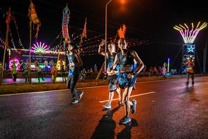 BIB: 43271
                            <button type="button" onclick="openModal(17857476)" class="btn btn-primary btn-sm float-right btn-popup" data-toggle="modal" data-target=".modal-high-quality">
                        <i class="fas fa-shopping-cart"></i> Add to Cart
                    </button>
                                            <button type="button" onclick="isThisMe(17857476, true)" class="btn btn-success btn-sm float-right btn-popup btn-isme hidden" data-toggle="tooltip" data-placement="bottom" title="นี่คือรูปของคุณใช่ไหม คลิกที่นี่เพื่อเอาเข้าอัลบั้ม">
                        <i class="fas fa-plus"></i> Add to album
                    </button>
                    <button type="button" onclick="isThisMe(17857476, false)" class="btn btn-warning btn-sm float-right btn-popup btn-isnotme hidden">
                        <i class="fas fa-ban"></i> Remove from album
                    </button>